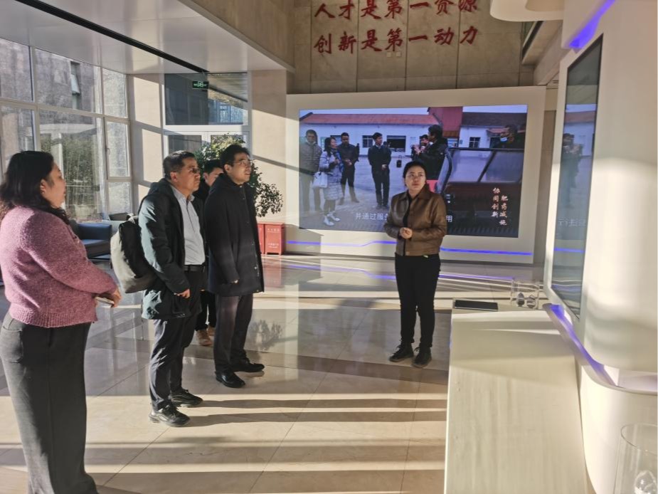 李学斌副校长访问农业农村部科技发展中心看望我校挂职青年教师